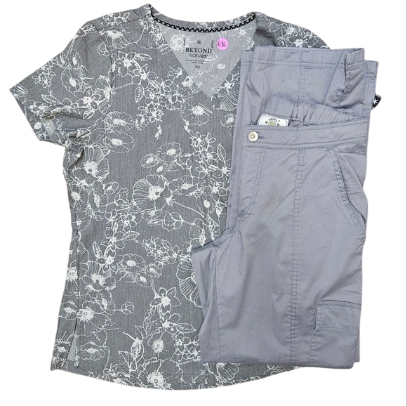 Scrub Set - Picture 1 of 2